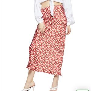 Topshop Floral Print Maxi Skirt. Size 6. Worn one time. Perfect condition